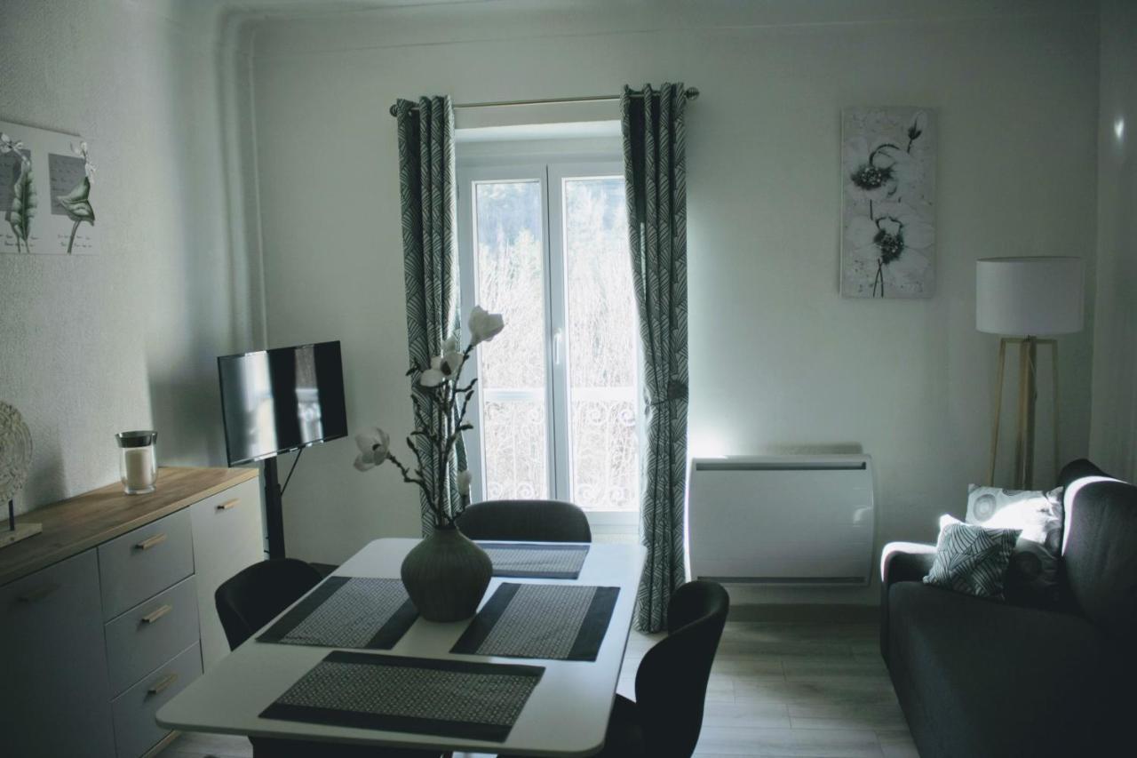 Charmant Appartement Au Coeur Des Gres D Annot Exterior photo